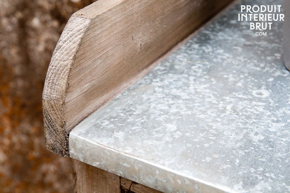 Une desserte en bois au charme intemporel