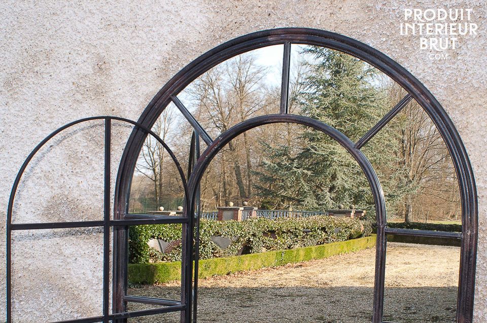 Le miroir métallique d\'orangerie est un superbe accessoire de déco rétro qui apportera des