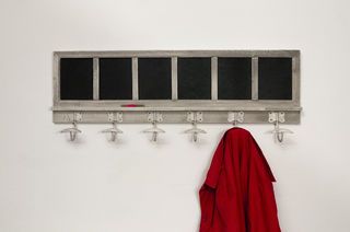 Porte-manteaux à plaques à inscrire