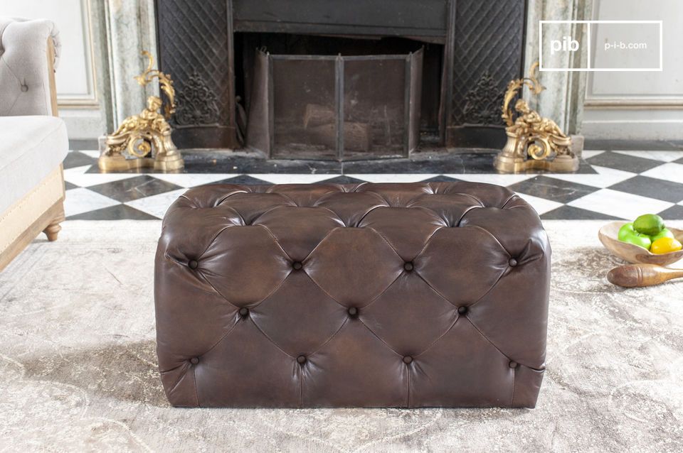 Le pouf en cuir apporte de la chaleur et une touche de luxe à votre intérieur.