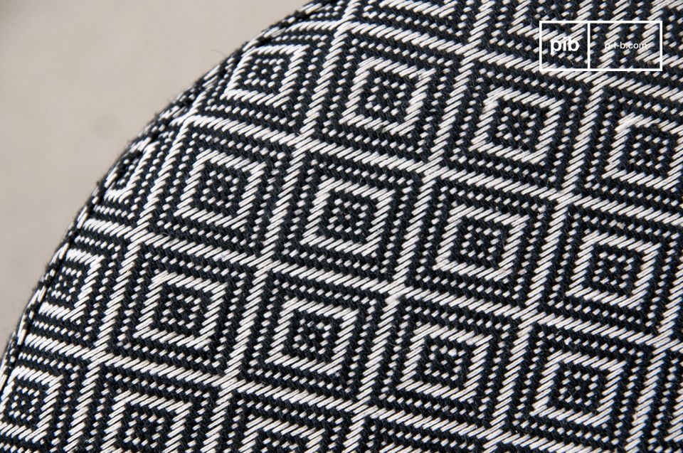 Elegant tissage noir et blanc à motifs géométriques.