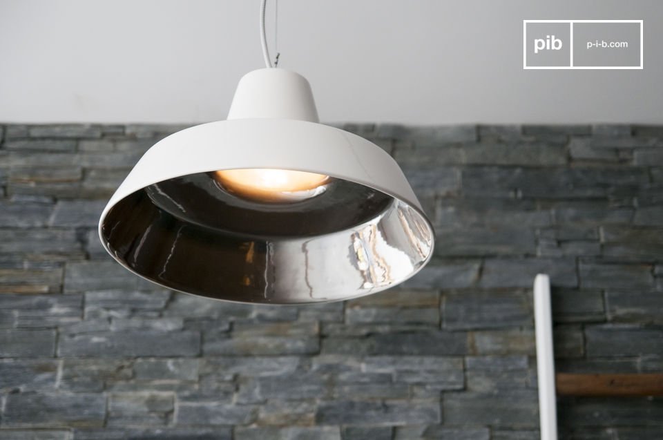 Un luminaire design sobre aux accents nordiques