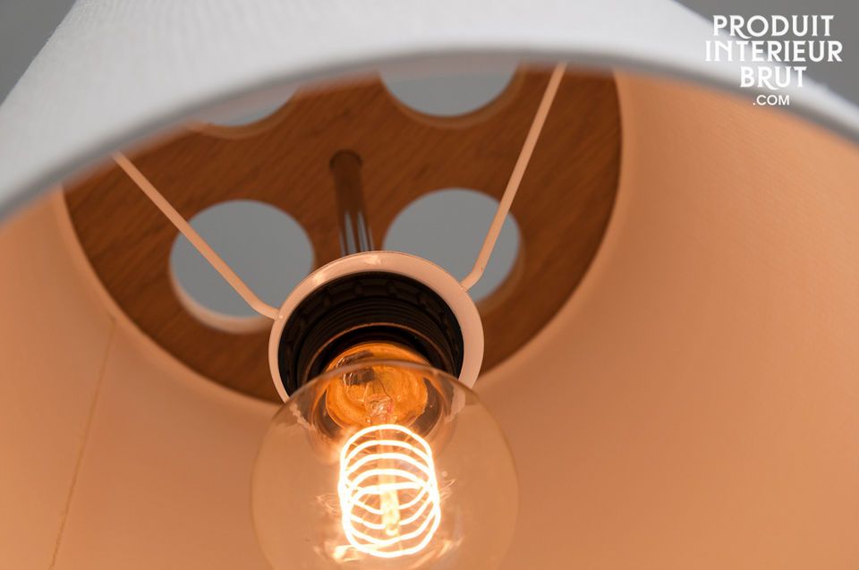 Une lampe suspendue qui pourra évoluer suivant la hauteur sous plafond dont vous disposez