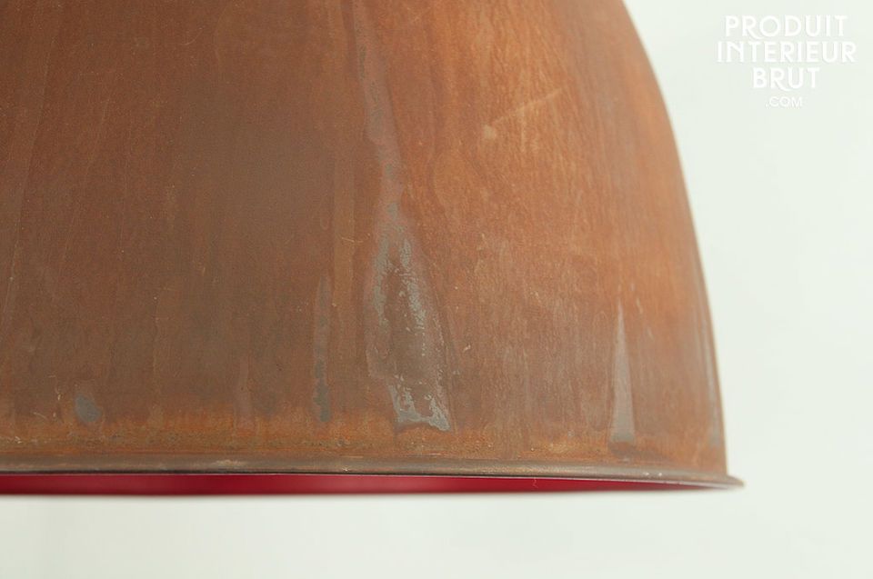 Une touche de fantaisie dans un luminaire résolument industriel !


Réalisé tout en métal