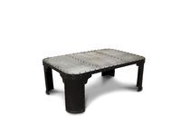 Table basse industrielle en métal noir 