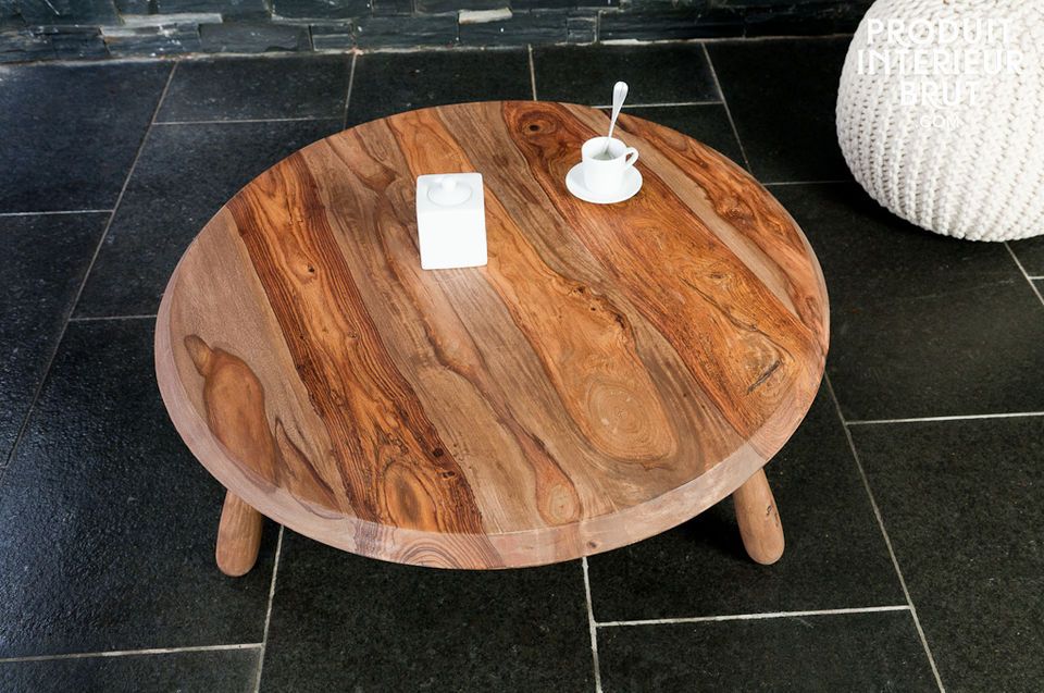 Une table de salon tripode en bois massif