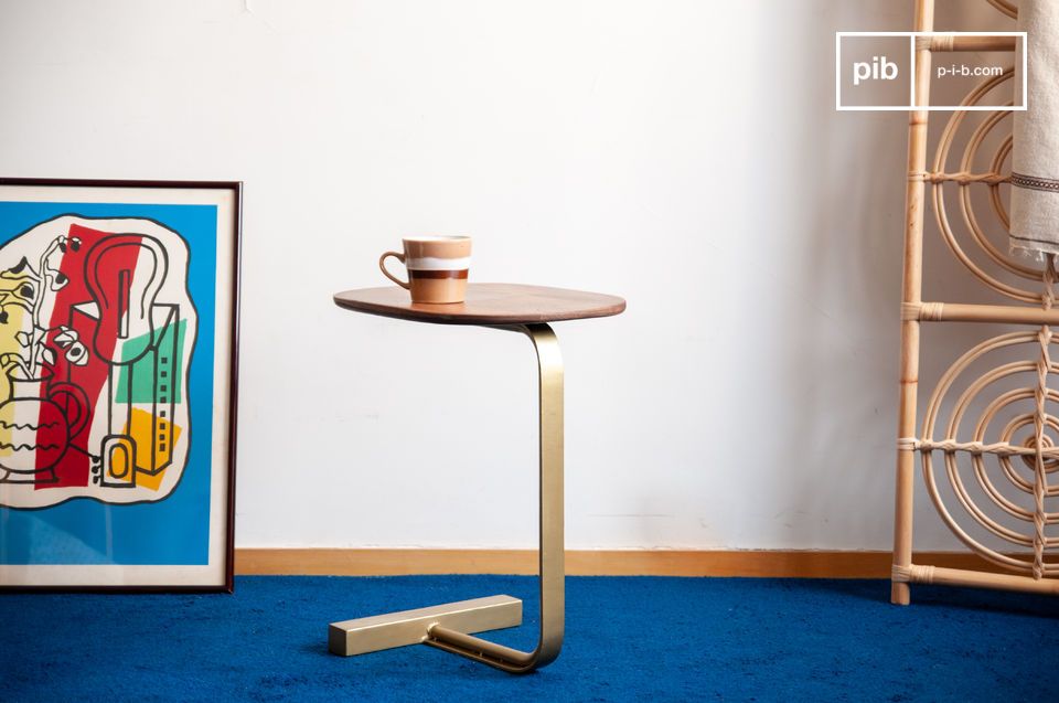 Une table au look original qui évoque le design du XXe siècle