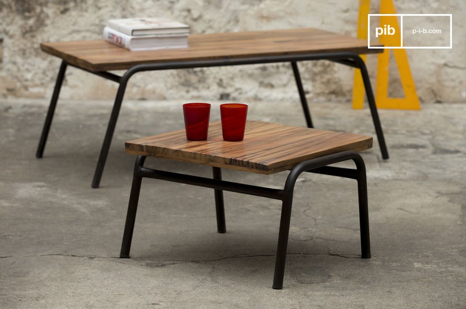 La table regular peut s'associer avec sa table basse, toute aussi polyvalente.