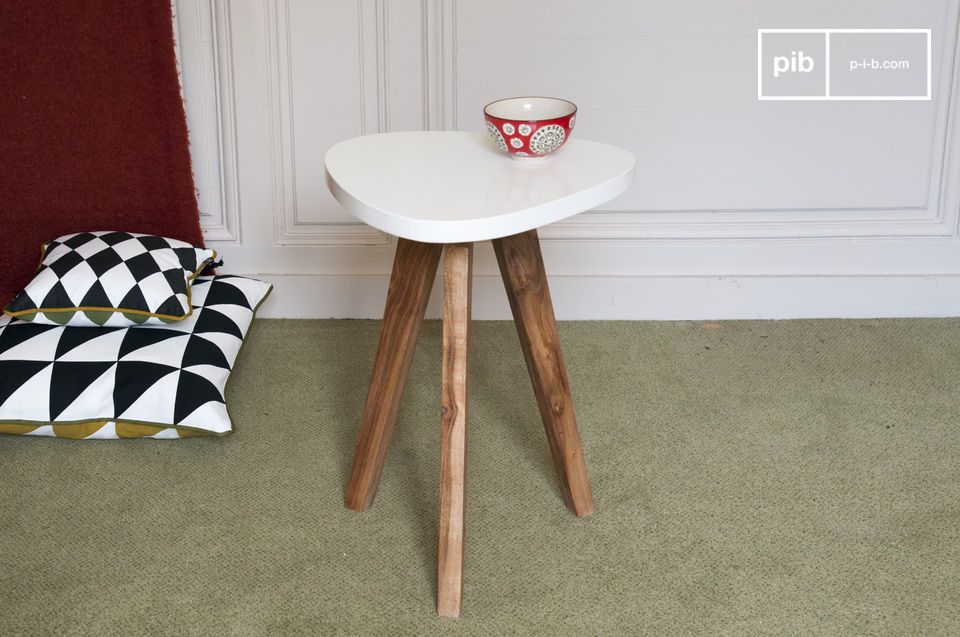 Associée avec la table à plateau amovible de la même collection