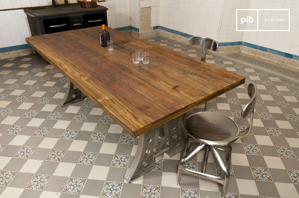 une table idéale pour les repas avec de nombreux invités.