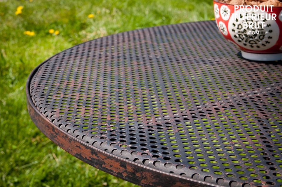 Une table patinée pour l'intérieur ou l'extérieur