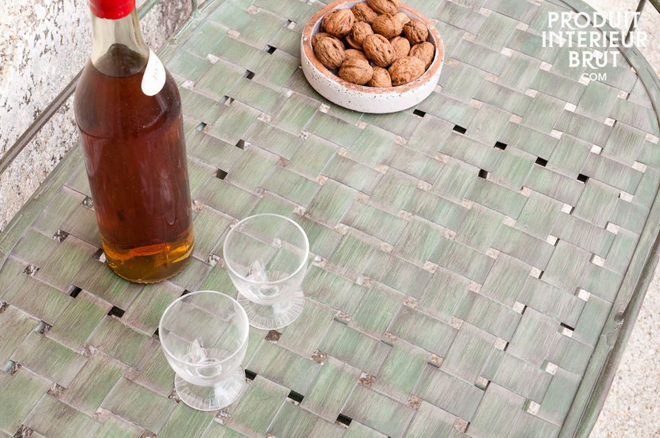 Une table pliable qui affiche un style rétro-chic plein de charme