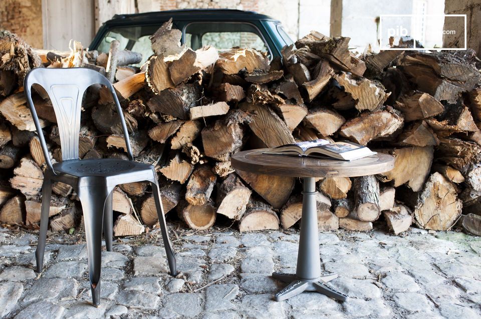 La hauteur de la table est réglable, pour adapter à son intérieur.