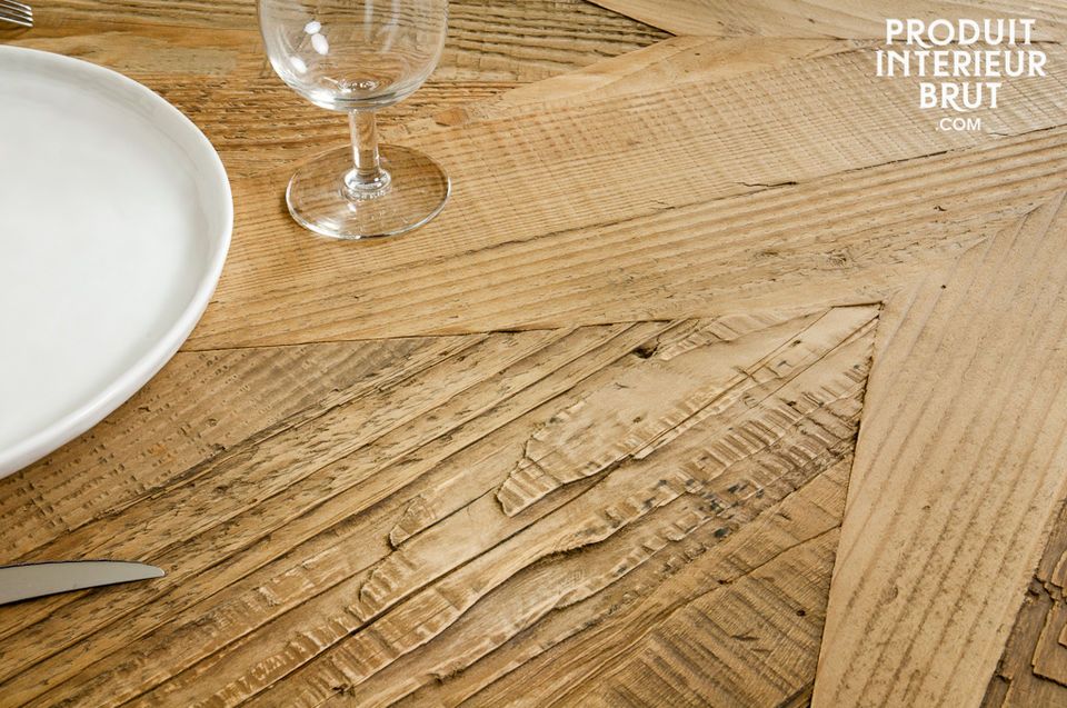 Optez pour une table de salle à manger conviviale et élégante entièrement réalisée en bois de