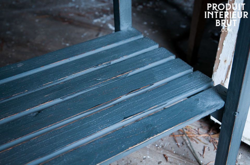 La table Sorrente est un petit meuble pratique qui apportera une touche de couleur agréable dans