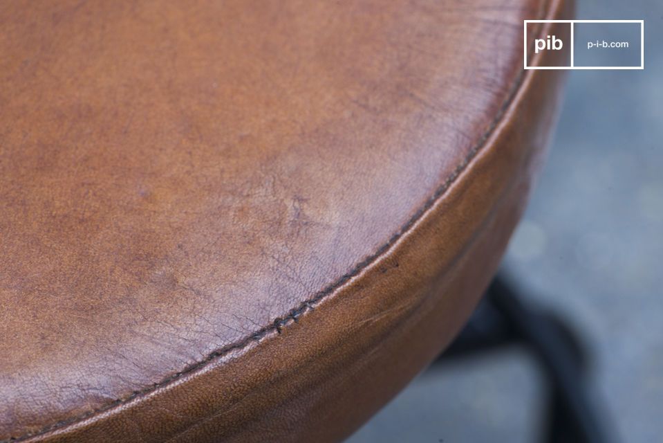 L'assise en cuir pleine fleur offre un très bon niveau de confort.